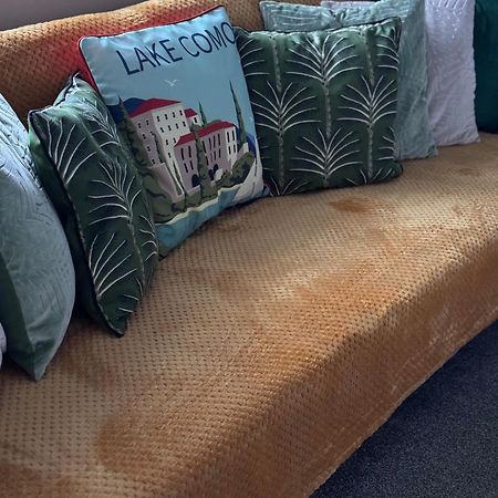 The Greens Apartment Farnworth 외부 사진
