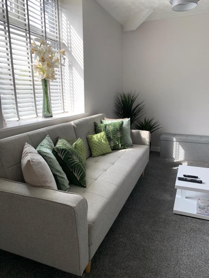 The Greens Apartment Farnworth 외부 사진