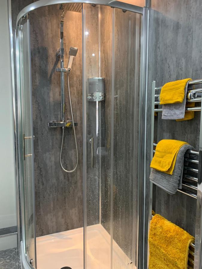 The Greens Apartment Farnworth 외부 사진