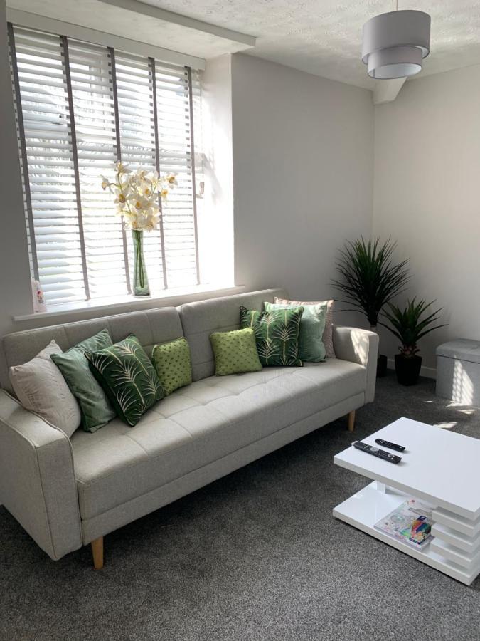The Greens Apartment Farnworth 외부 사진