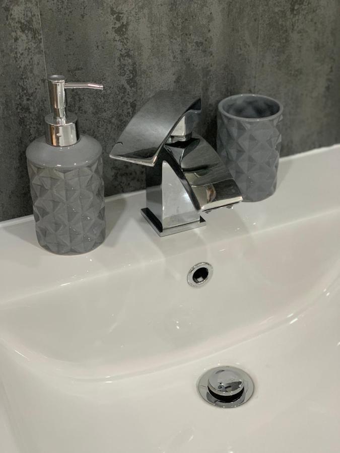 The Greens Apartment Farnworth 외부 사진