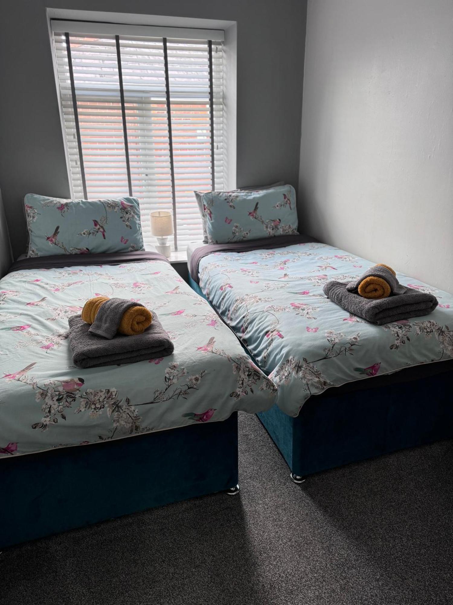 The Greens Apartment Farnworth 외부 사진